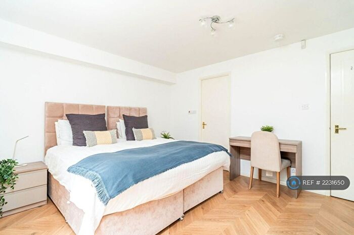 3 Bedroom Flat To Rent In Hopetoun Crescent, Edinburgh, EH7