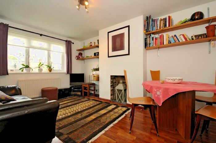 2 Bedroom Flat To Rent In Cambray Road, London, SW12