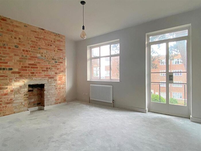 2 Bedroom Flat To Rent In Dyke Road - Safe Location, BN1