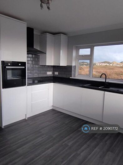 2 Bedroom Flat To Rent In Trinity Crescent, Llandudno, LL30