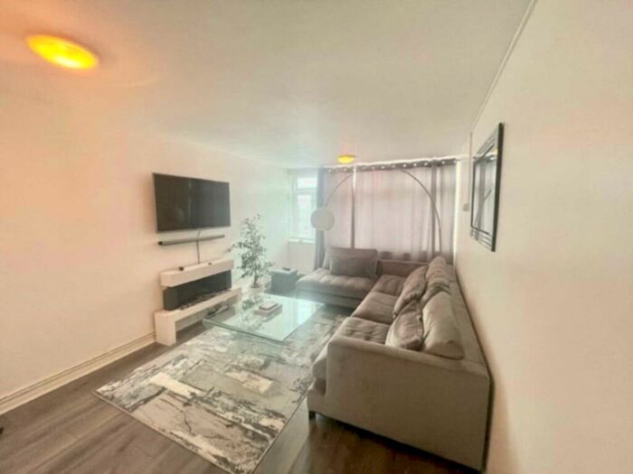 1 Bedroom Apartment To Rent In Pooles Court, Ilford, IG3