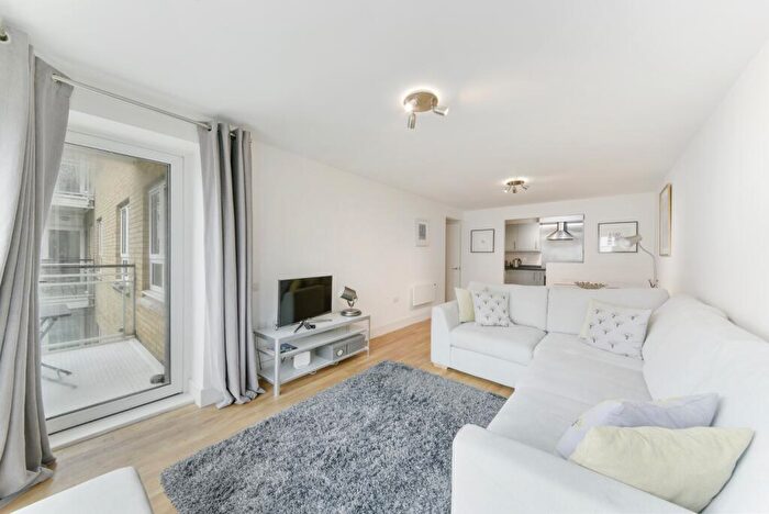 2 Bedroom Flat To Rent In St Davids Square, Isle Of Dogs, London, E14