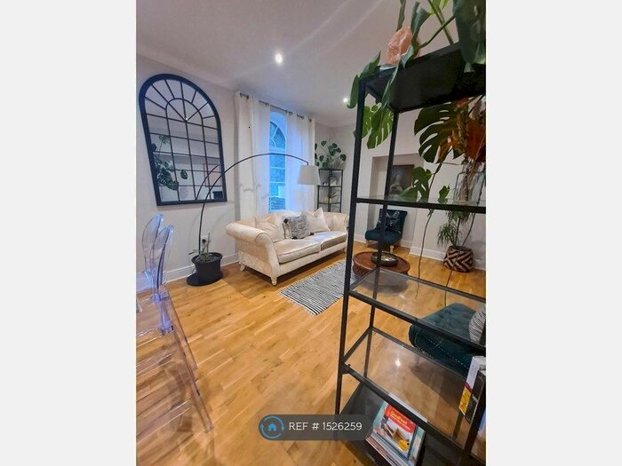 2 Bedroom Flat To Rent In Clerkenwell House, Southall, UB2