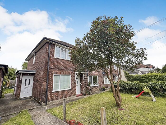 2 Bedroom Maisonette For Sale In Brook Path, Slough, SL1