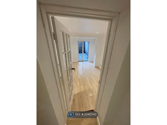 Studio To Rent In West Croydon, Croydon, CR0