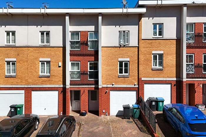 4 Bedroom Terraced House For Sale In The Gateway, Watford, Hertfordshire, WD18