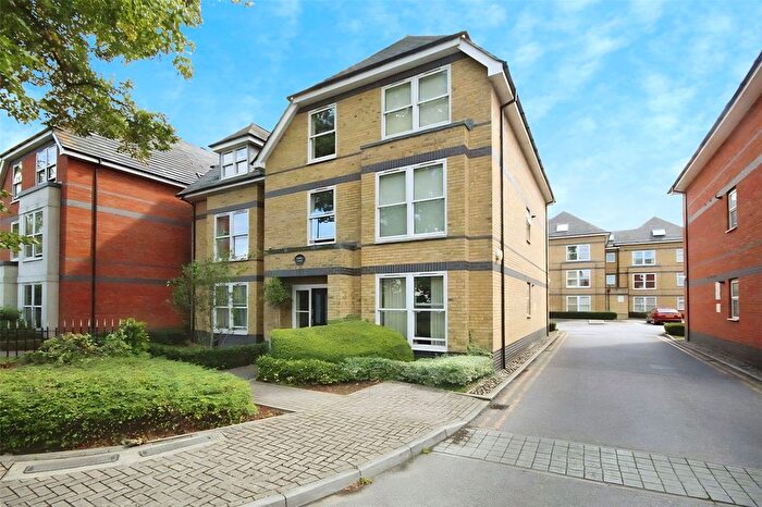 2 Bedroom Flat To Rent In Vicarage Road, Egham, Surrey, TW20