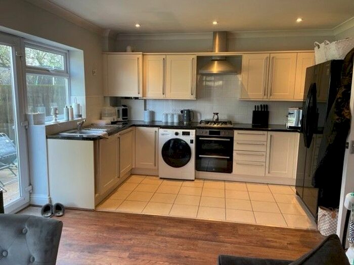 2 Bedroom Bungalow To Rent In High Road West, Felixstowe, IP11