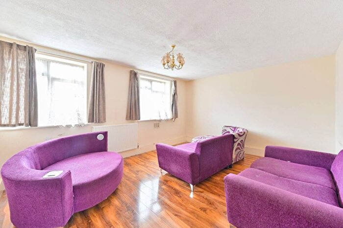 3 Bedroom Flat For Sale In Lansdowne Green, Nine Elms, London, SW8