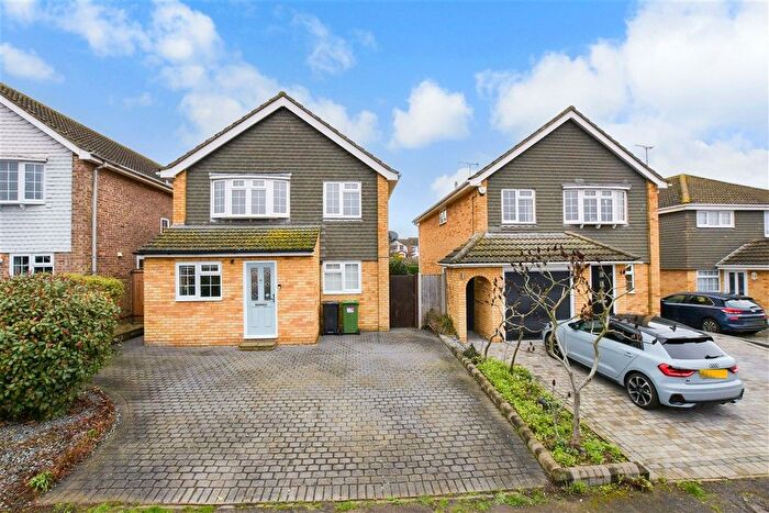 4 Bedroom Detached House For Sale In Trinder Way, Wickford, Essex, SS12