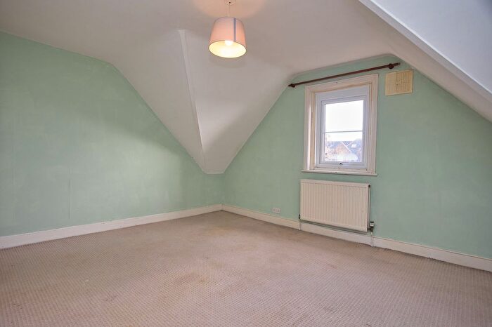 2 Bedroom Flat For Sale In Earls Avenue, Folkestone, CT20