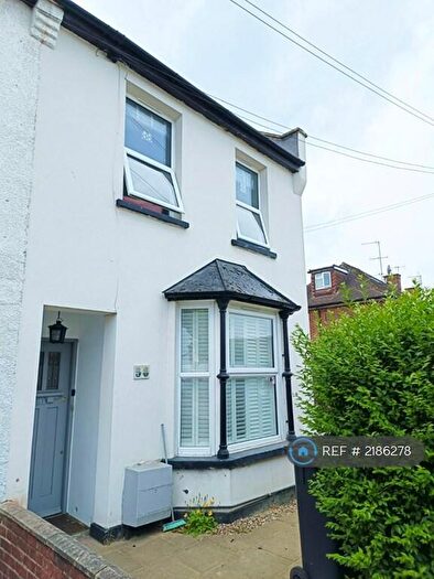 3 Bedroom End Of Terrace House To Rent In Lodge Lane, London, N12