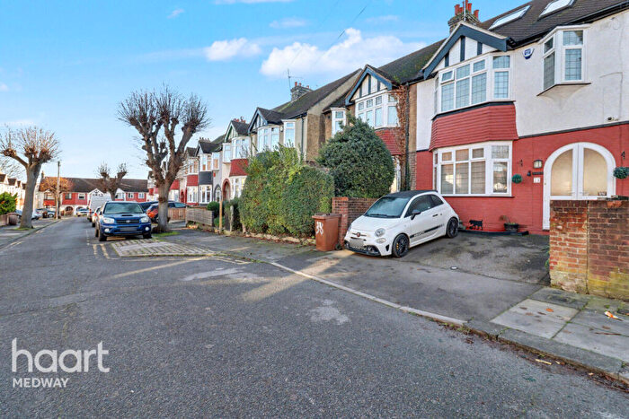 4 Bedroom Terraced House For Sale In Westmount Avenue, Chatham, ME4