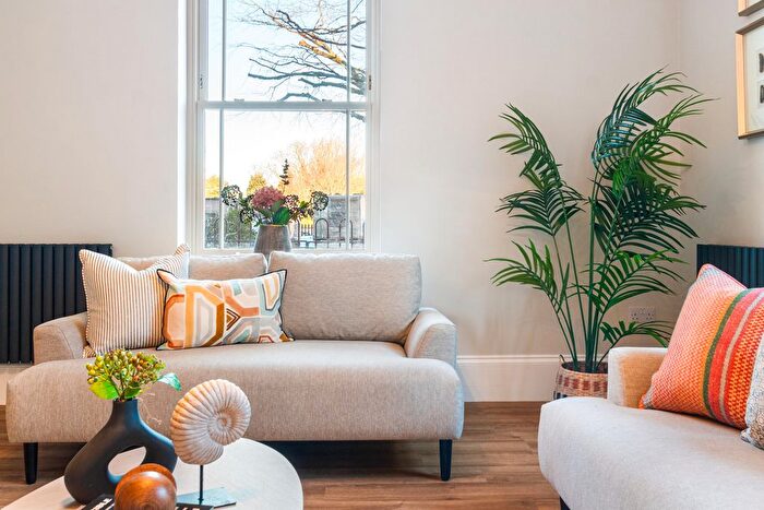 2 Bedroom Flat For Sale In Flat, Waltham Road, Grimsby, DN33