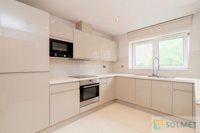 2 Bedroom Flat To Rent In Swallow Court, Admiral Way, Westbourne Park, W9