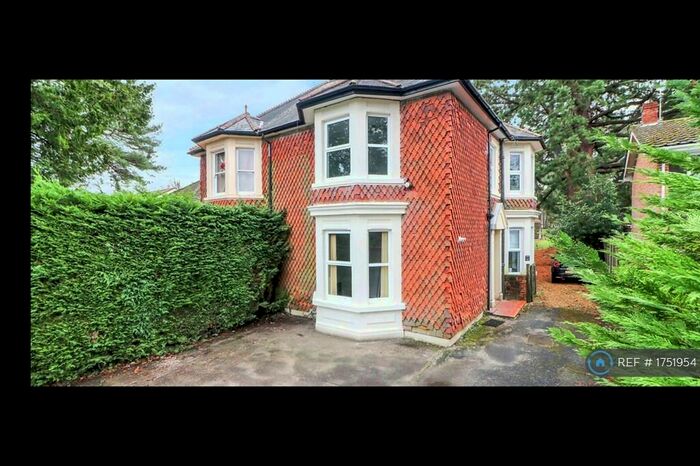 2 Bedroom Semi-Detached House To Rent In Aldershot Road, Fleet, GU51