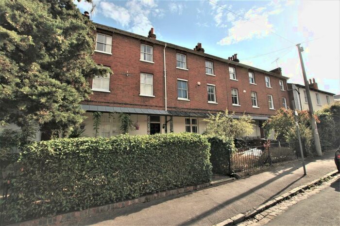 4 Bedroom Town House To Rent In Jesse Terrace, Reading, RG1