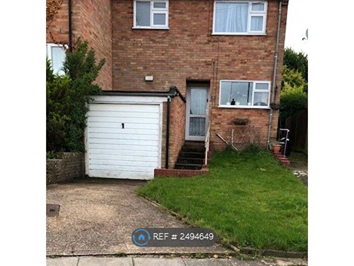 3 Bedroom End Of Terrace House To Rent In Hunts Close, Luton, LU1