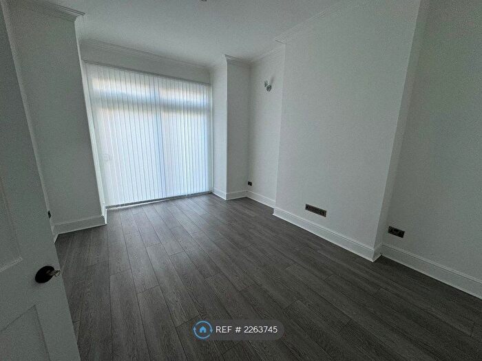 4 Bedroom End Of Terrace House To Rent In Kilmartin Avenue, London, SW16