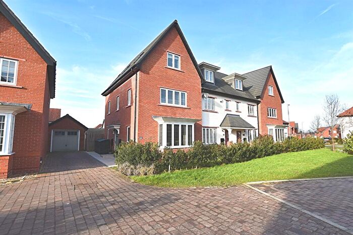 4 Bedroom Semi-Detached House For Sale In Bluebell Road, Holmes Chapel, CW4