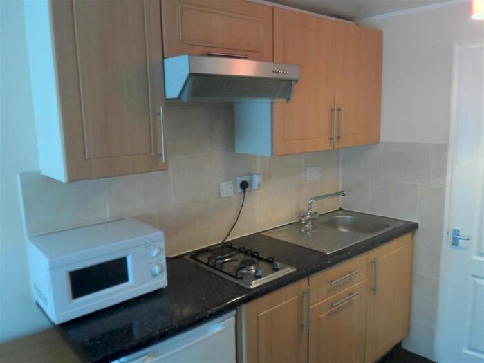 Studio To Rent In Caernarvon Close, Mitcham, London, CR4