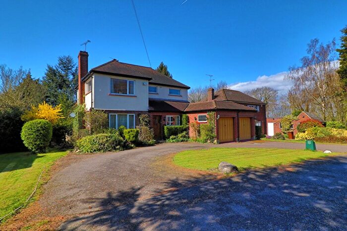4 Bedroom Detached House For Sale In Vicarage Hill, Benfleet, SS7