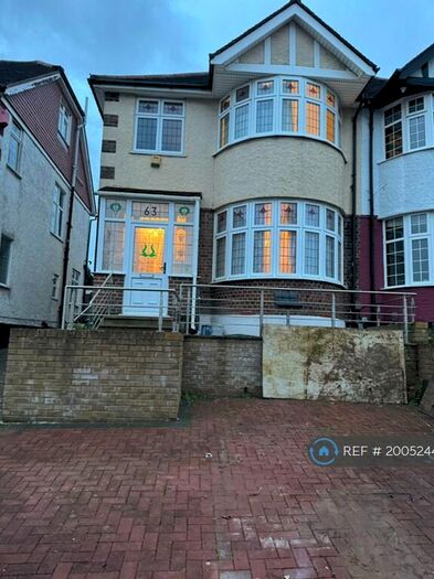 3 Bedroom Semi-Detached House To Rent In Southfields, London, NW4