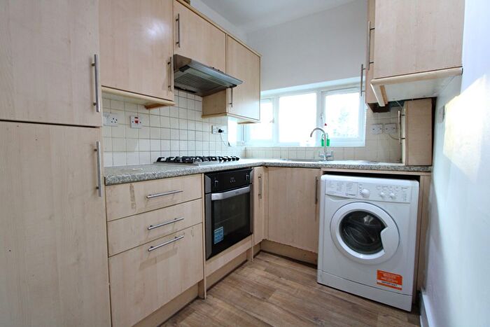 2 Bedroom Flat To Rent In Deer Park Gardens, Mitcham, CR4