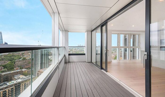 3 Bedroom Flat To Rent In Deacon Street, Elephant And Castle, London, SE17