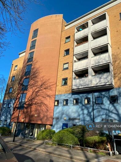 2 Bedroom Flat To Rent In Turners Court, London, N15