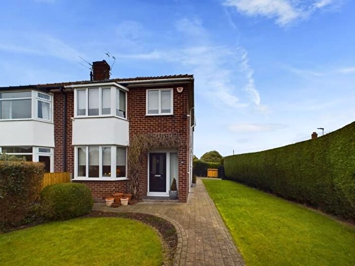 3 Bedroom Semi Detached House For Sale In Highfield Road, Pontefract, WF8