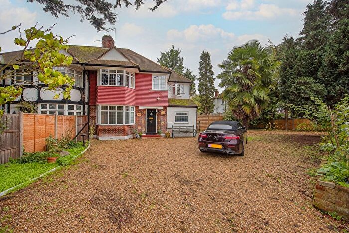 4 Bedroom Flat To Rent In Robin Hood Way, London, SW15