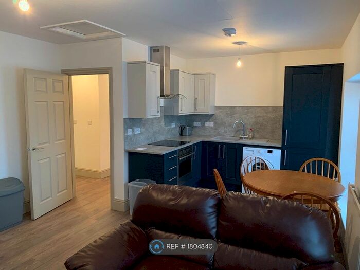 2 Bedroom Flat To Rent In Lammas Street, Carmarthen, SA31