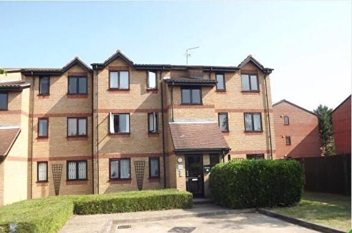 1 Bedroom Property To Rent In Courtlands Close, Watford, WD24