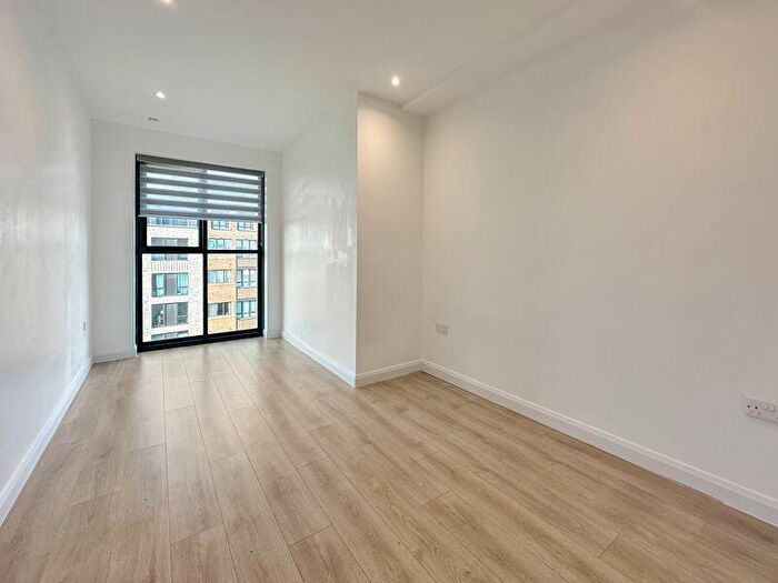 2 Bedroom Flat To Rent In Chesterfield House, Bath Road, Slough, SL1