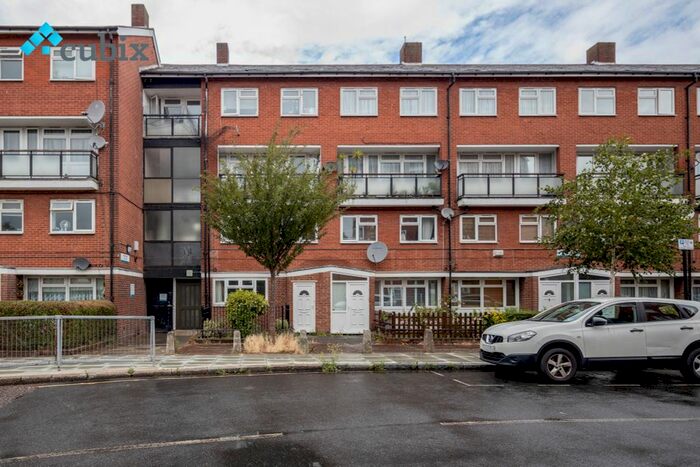 4 Bedroom Maisonette To Rent In Olney Road, Elephant And Castle, SE17