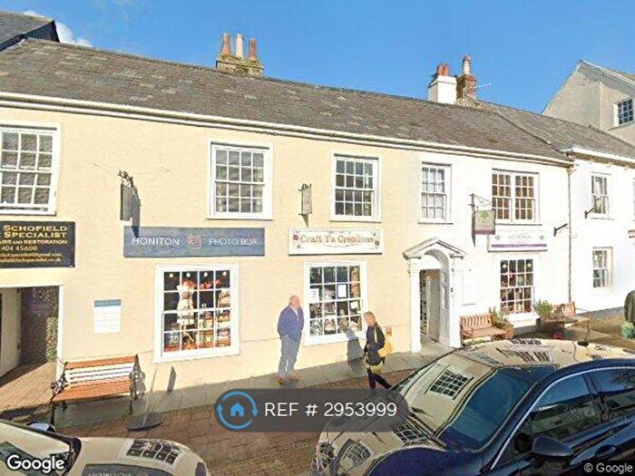 2 Bedroom Flat To Rent In High Street, Honiton, EX14