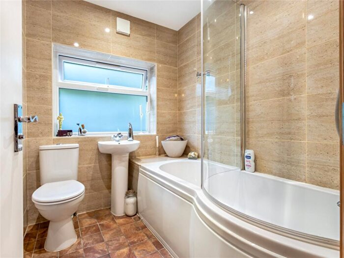 2 Bedroom Apartment For Sale In White Hart Lane, London, N22