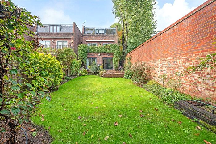 5 Bedroom Detached House For Sale In Helme Close, Wimbledon, London, SW19
