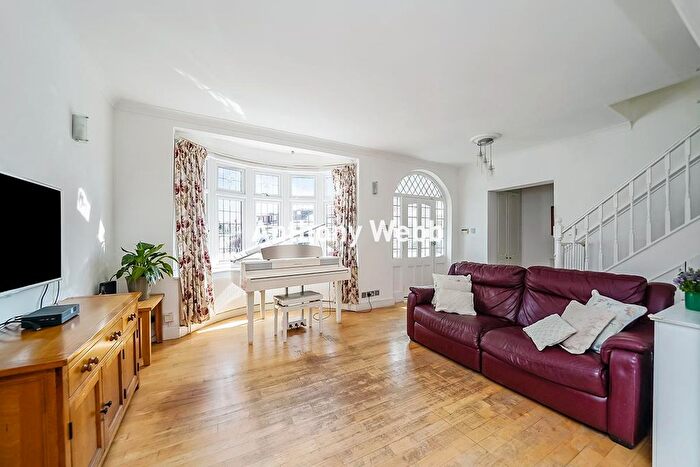 4 Bedroom End Terrace House For Sale In Ashley Gardens, Palmers Green, N13