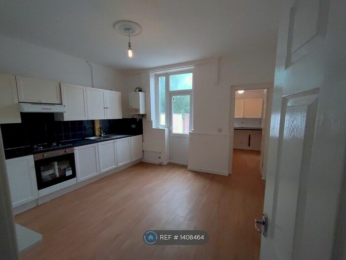 2 Bedroom Terraced House To Rent In Melrose Street, Manchester, M40