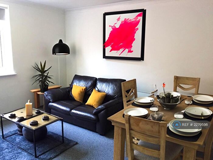 2 Bedroom Flat To Rent In Elsalene Court, Leicester, LE2