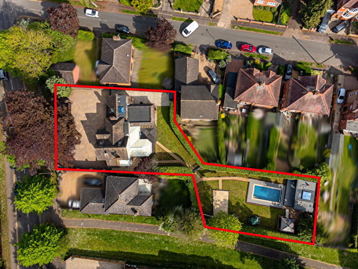 5 Bedroom Detached House For Sale In Wellingborough Road, Rushden, NN10