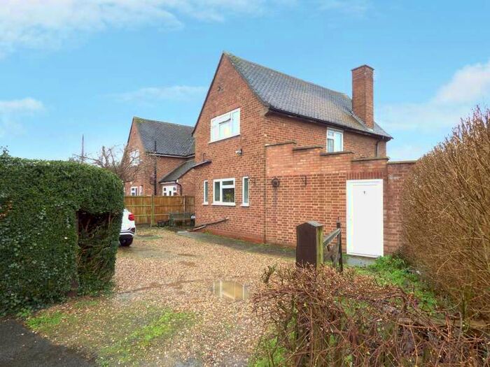 3 Bedroom Semi Detached House For Sale In Masons Road, Stratfordupon