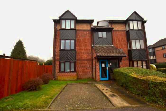 Studio To Rent In Studio Flat With Parking, The Goodwins, Tunbridge Wells, TN2