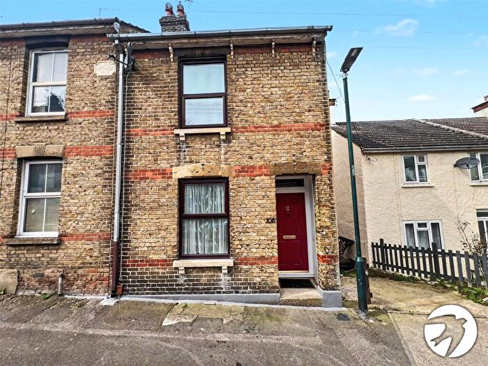 2 Bedroom Semi Detached House For Sale In Holcombe Road, Chatham, Kent, ME4