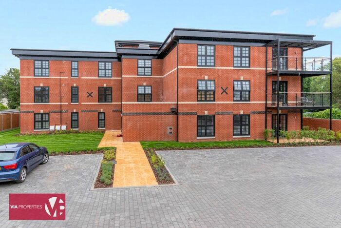 2 Bedroom Flat To Rent In Badgers Walk, Broxbourne, EN10