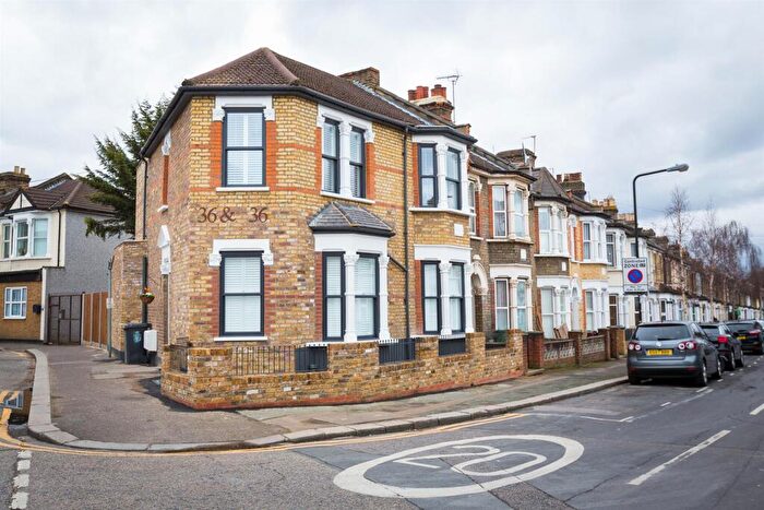2 Bedroom Apartment To Rent In Station Road, Walthamstow, E17