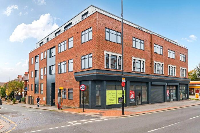 2 Bedroom Flat To Rent In Portland Road, London, SE25