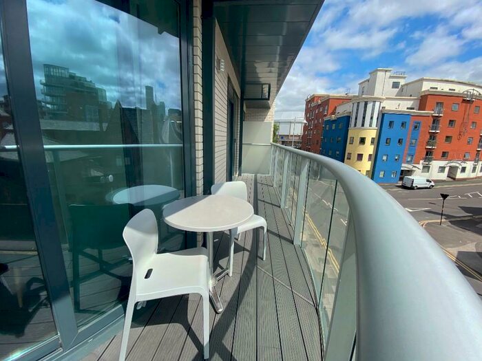 2 Bedroom Apartment To Rent In Embankment, St. Vincent Street, Birmingham, B16